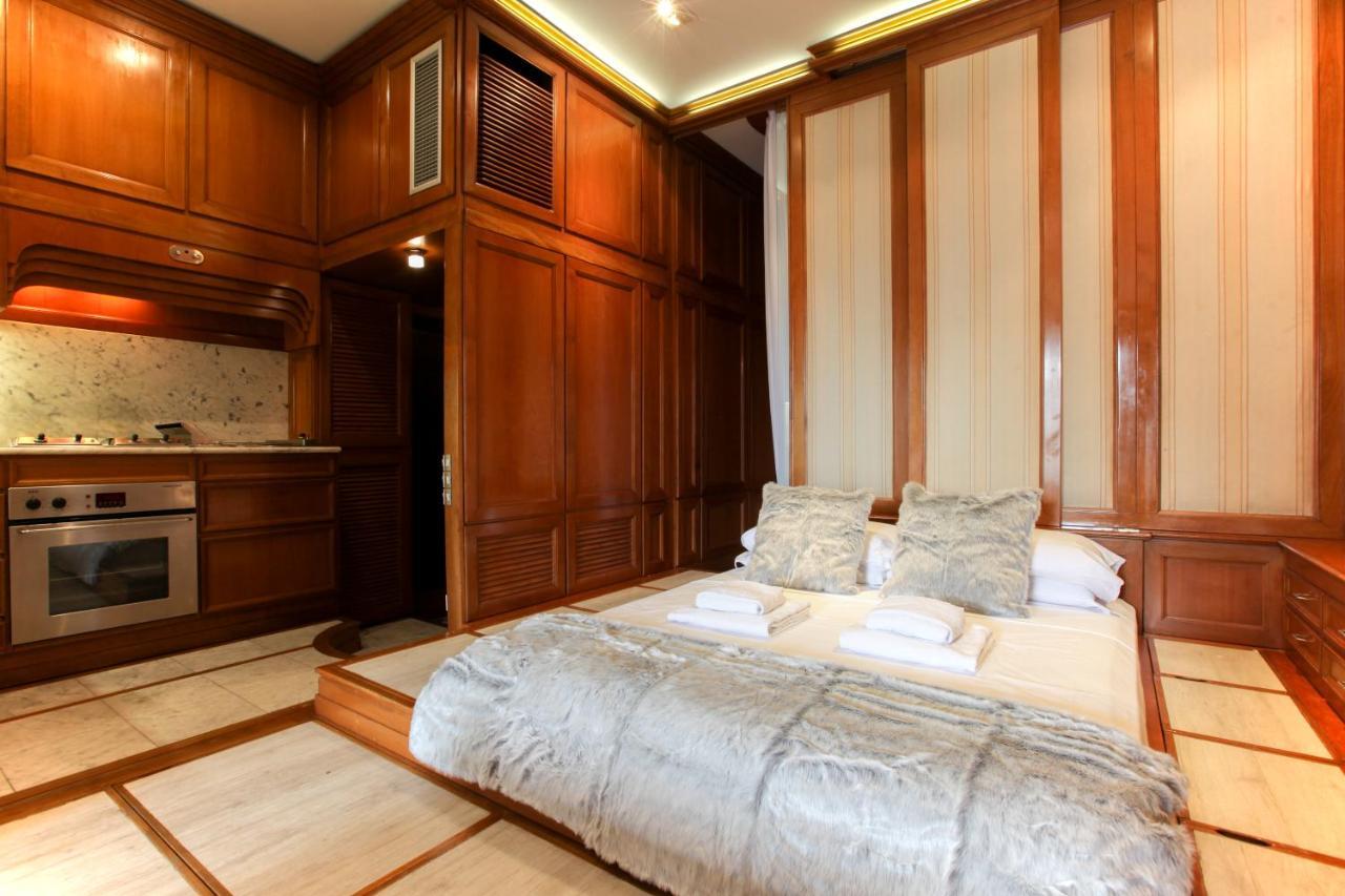 San Babila Apartment Milan